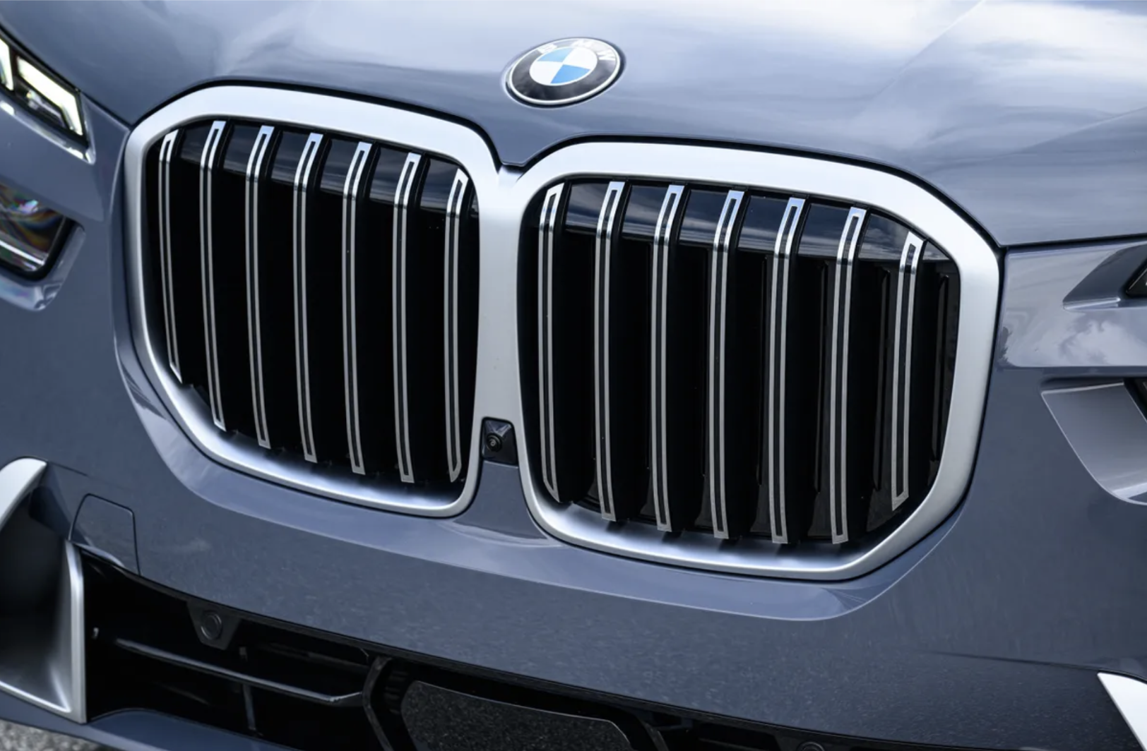 lưới tản nhiệt BMW X7 2023